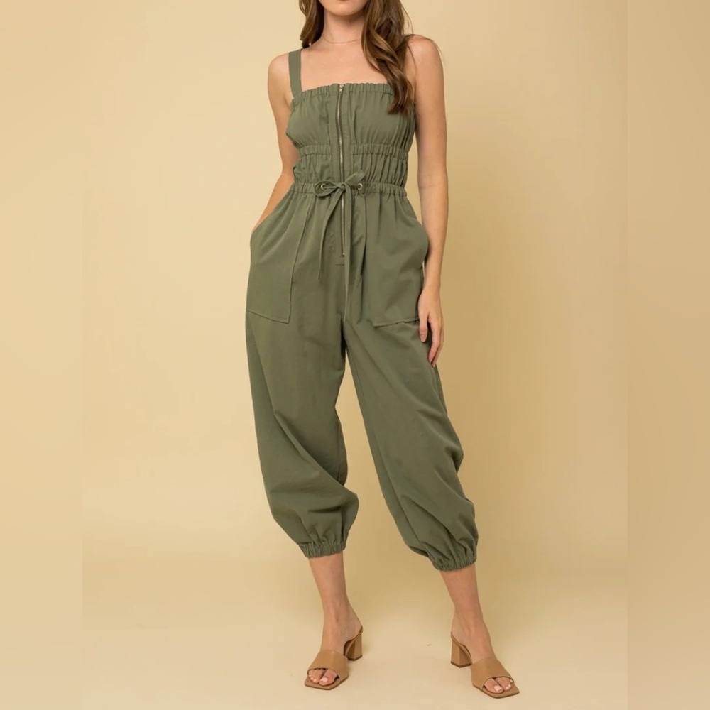 Gilli olive green Jumpsuit with Tie Waist size medium